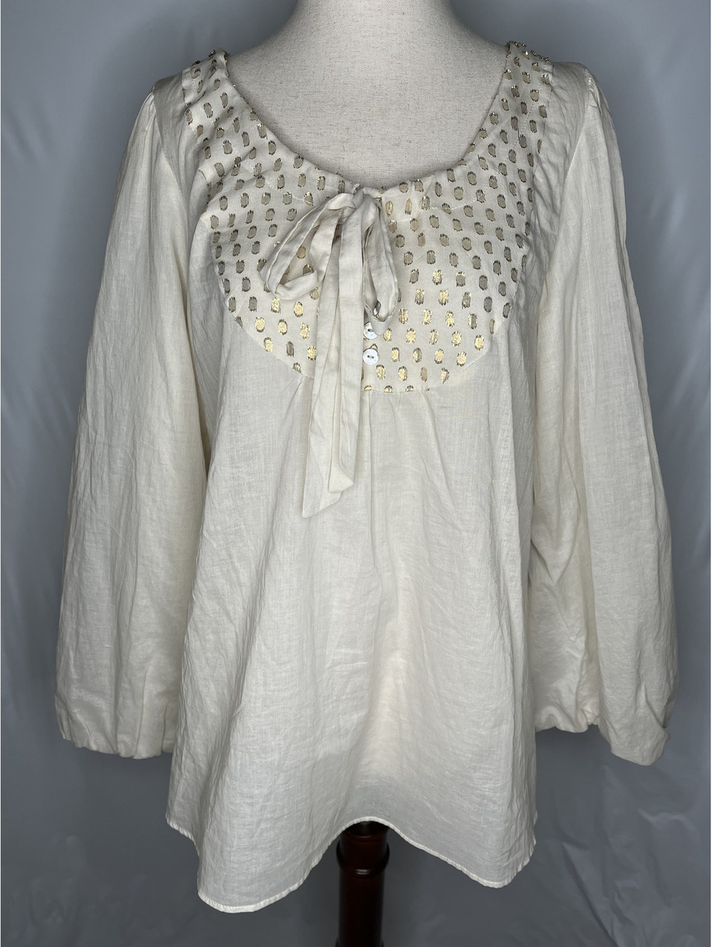 NWT BCBG Maxazria Women's Cream/Gold Blouse Size Medium